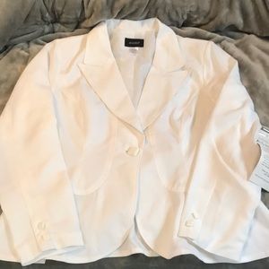 ASHRO size 18 new white blazer F2